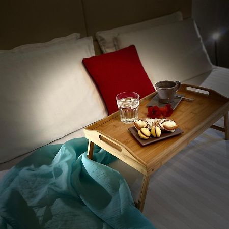 Casa Carolina: King Size Bed Across From Golden Beach Десенцано дел Гарда Екстериор снимка
