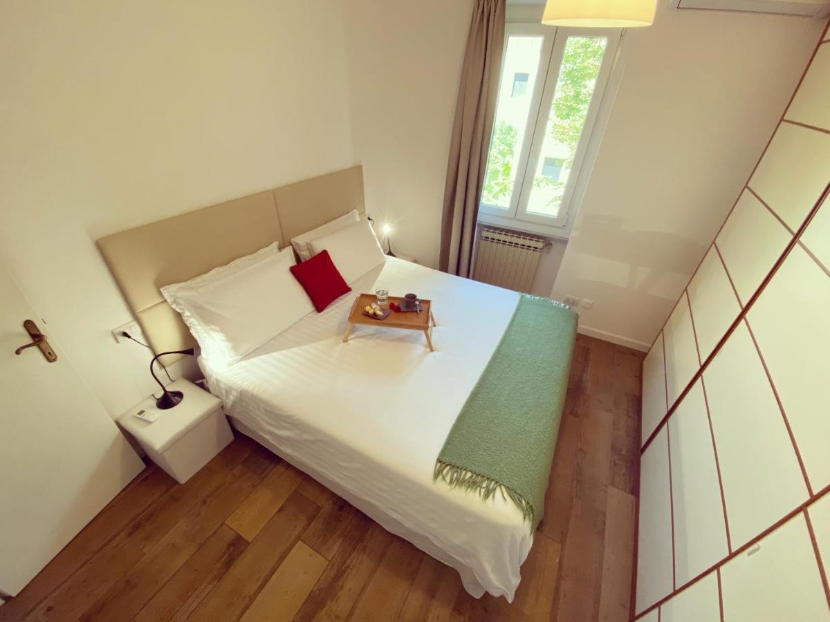 Casa Carolina: King Size Bed Across From Golden Beach Десенцано дел Гарда Екстериор снимка