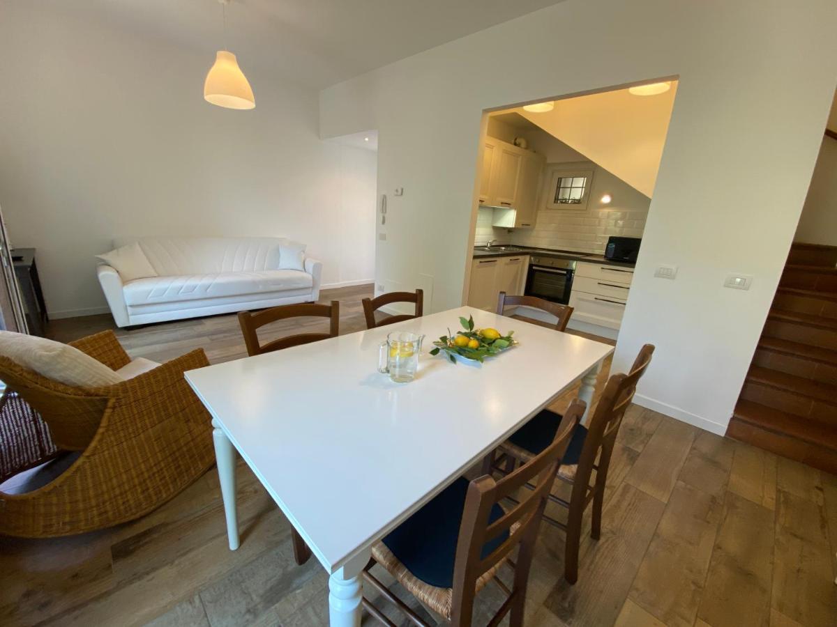 Casa Carolina: King Size Bed Across From Golden Beach Десенцано дел Гарда Екстериор снимка